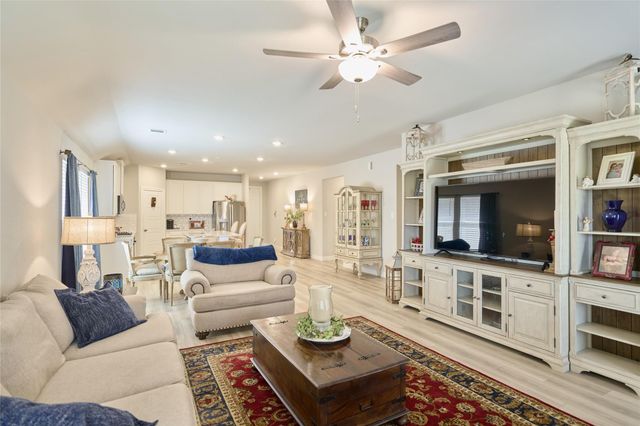 7054 Lauren Oak Drive, Conroe, TX 77304