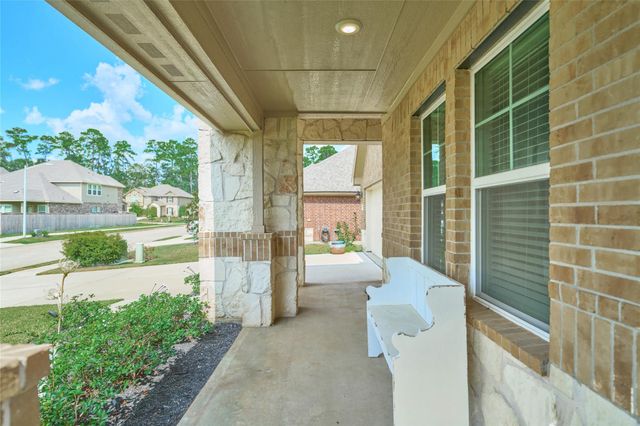 7054 Lauren Oak Drive, Conroe, TX 77304