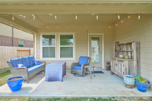 7054 Lauren Oak Drive, Conroe, TX 77304