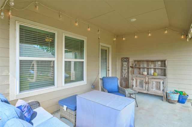 7054 Lauren Oak Drive, Conroe, TX 77304