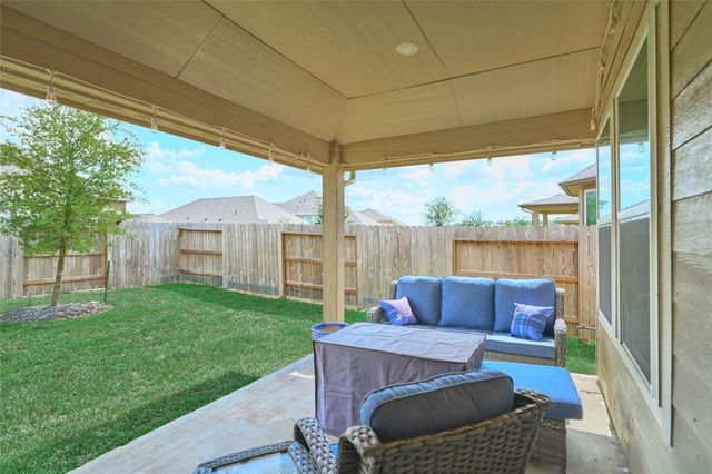 7054 Lauren Oak Drive, Conroe, TX 77304