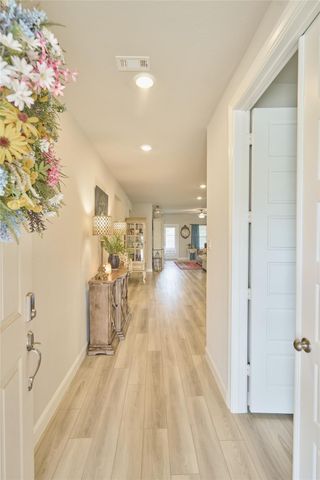 7054 Lauren Oak Drive, Conroe, TX 77304