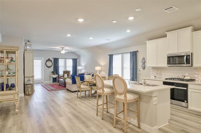 7054 Lauren Oak Drive, Conroe, TX 77304