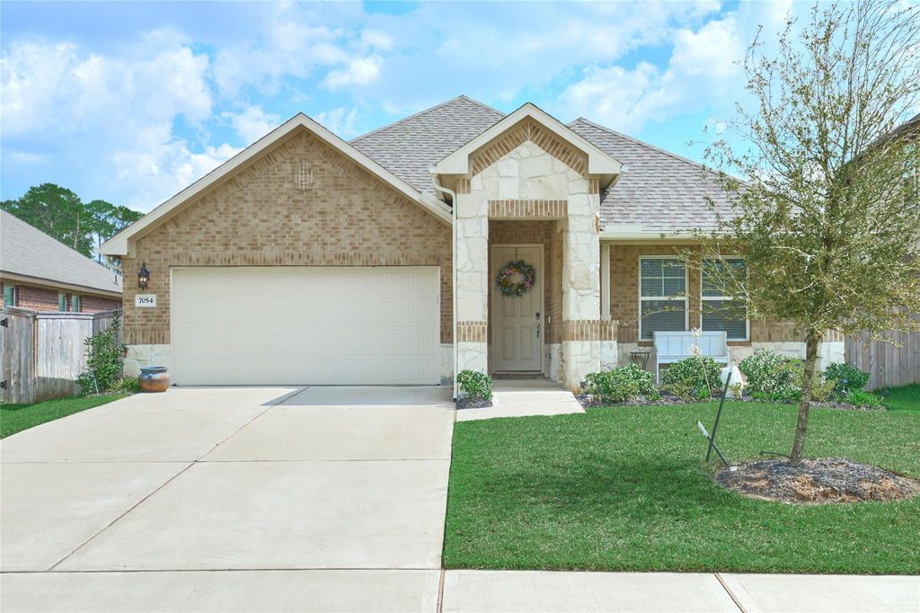 7054 Lauren Oak Drive, Conroe, TX 77304
