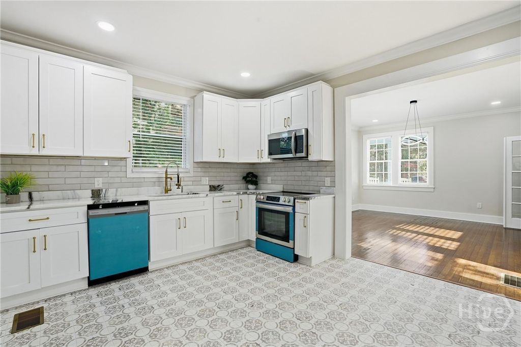 Image 35 of property listing at 1010 E 31st Street, Savannah, GA 31401