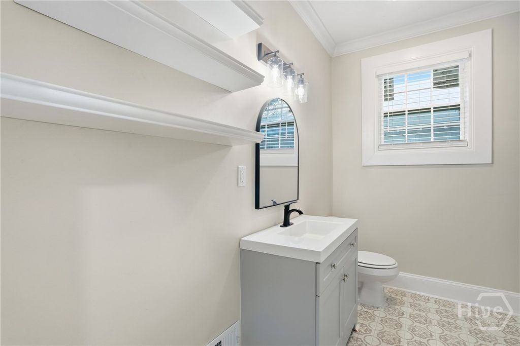 Image 39 of property listing at 1010 E 31st Street, Savannah, GA 31401