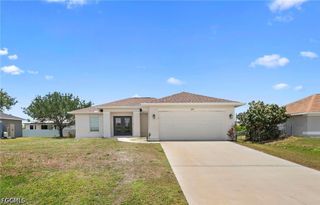 202 NW 25th PL, Cape Coral, FL 33993