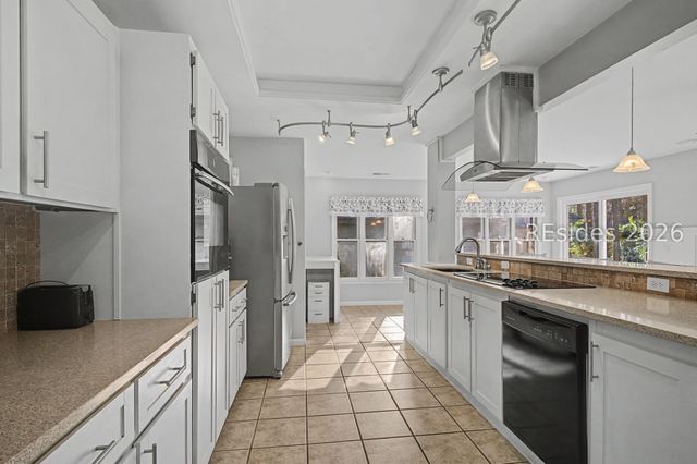 2 Brown Thrasher Rd, Hilton Head Island, SC 29926