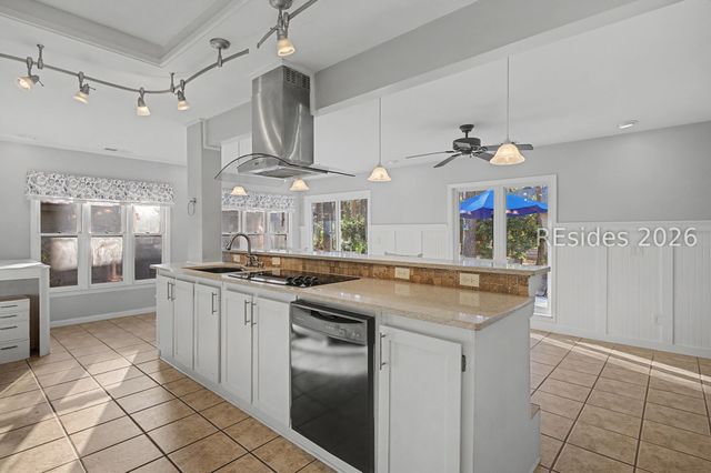 2 Brown Thrasher Rd, Hilton Head Island, SC 29926