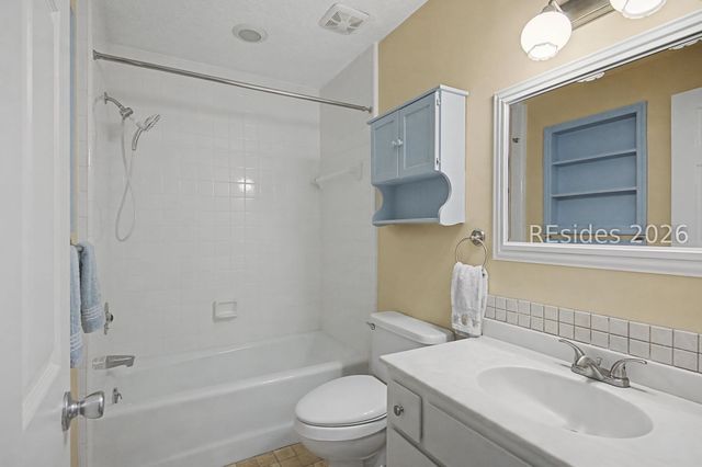 2 Brown Thrasher Rd, Hilton Head Island, SC 29926