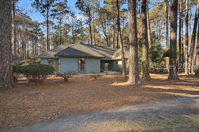 2 Brown Thrasher Rd, Hilton Head Island, SC 29926