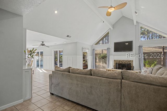 2 Brown Thrasher Rd, Hilton Head Island, SC 29926