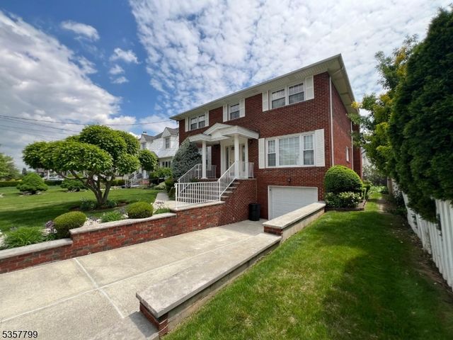 15 Hillside Rd, Elizabeth City, NJ 07208