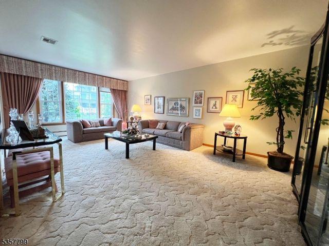 15 Hillside Rd, Elizabeth City, NJ 07208