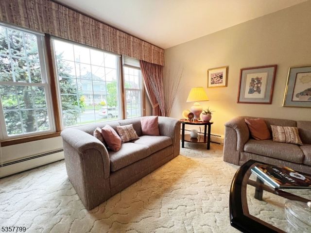 15 Hillside Rd, Elizabeth City, NJ 07208