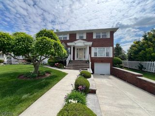 15 Hillside Rd, Elizabeth City, NJ 07208