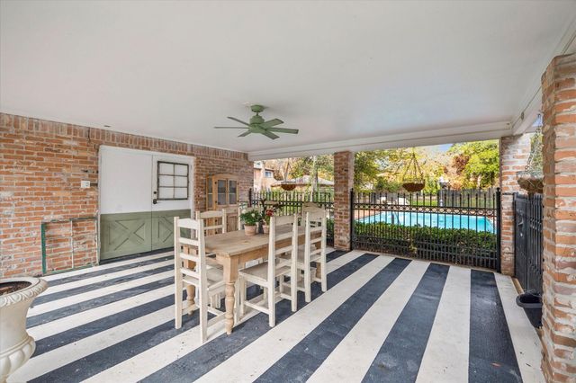 660 Louisiana Park, Conroe, TX 77302