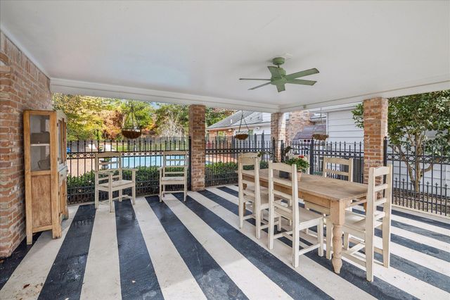 660 Louisiana Park, Conroe, TX 77302