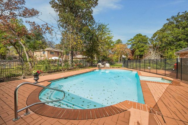 660 Louisiana Park, Conroe, TX 77302