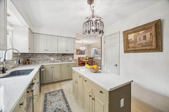 660 Louisiana Park, Conroe, TX 77302