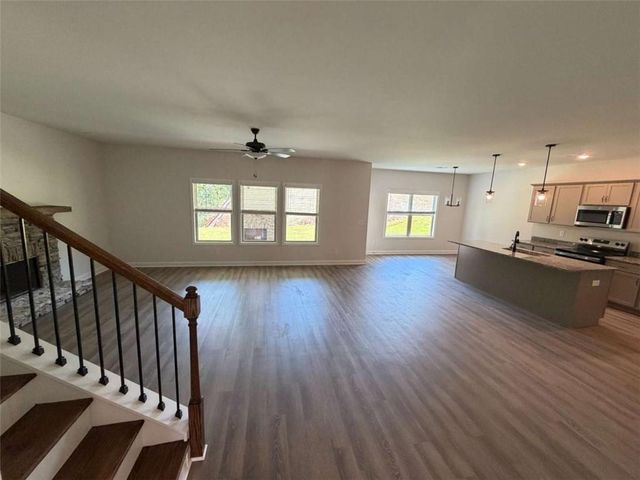 6454 Plantation Station Dr, Lula, GA 30554