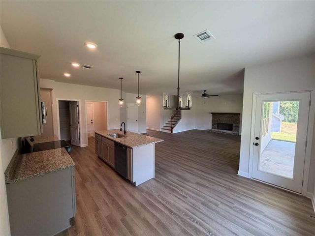 6454 Plantation Station Dr, Lula, GA 30554