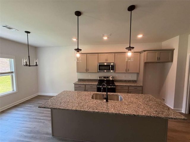 6454 Plantation Station Dr, Lula, GA 30554