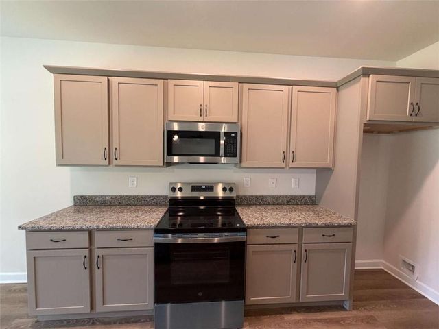 6454 Plantation Station Dr, Lula, GA 30554