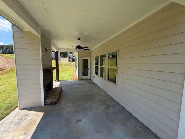 6454 Plantation Station Dr, Lula, GA 30554