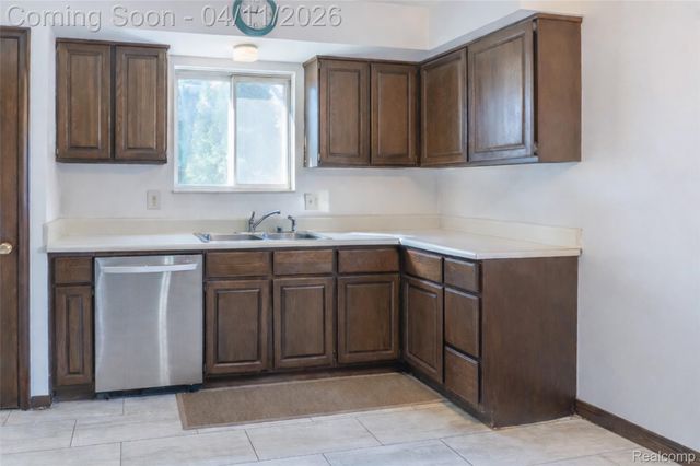 19871 Saxton Avenue, Southfield, MI 48075