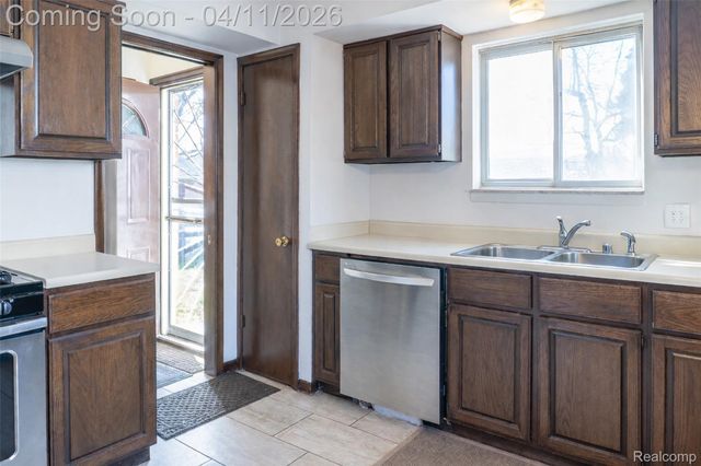 19871 Saxton Avenue, Southfield, MI 48075