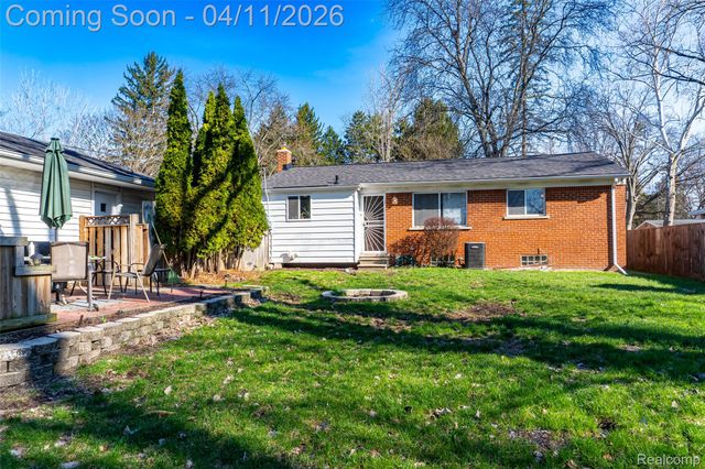 19871 Saxton Avenue, Southfield, MI 48075