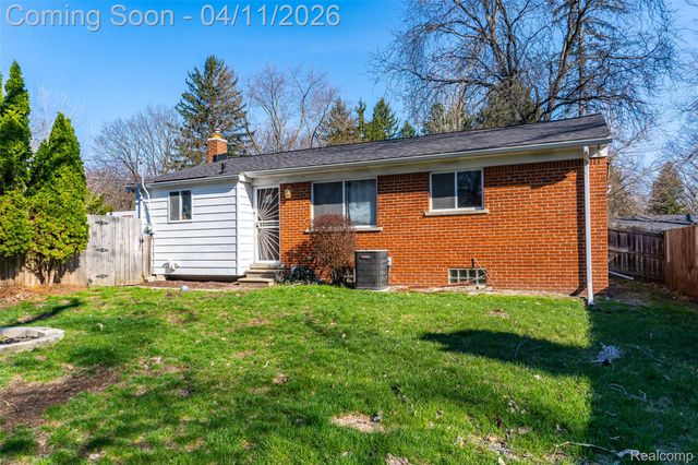 19871 Saxton Avenue, Southfield, MI 48075