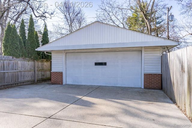 19871 Saxton Avenue, Southfield, MI 48075