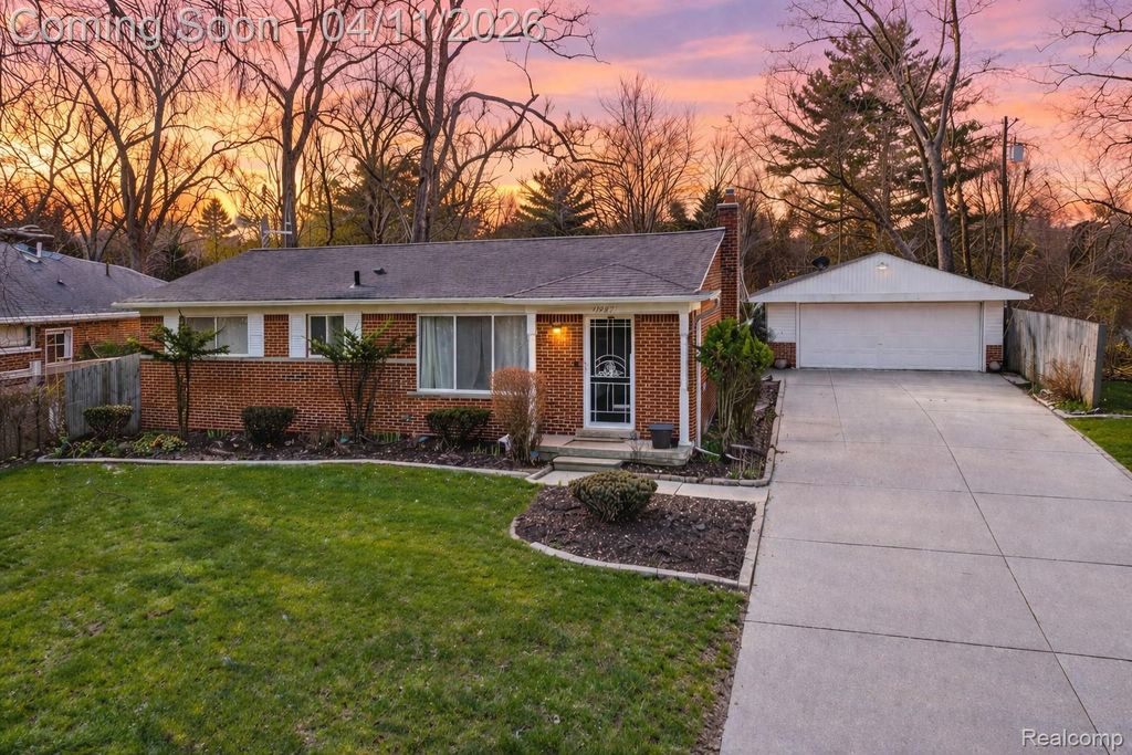 19871 Saxton Avenue, Southfield, MI 48075