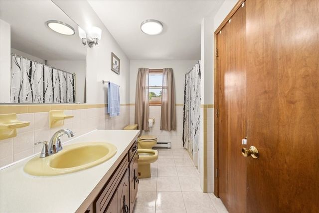 66 Mary Dr, Taunton, MA 02780