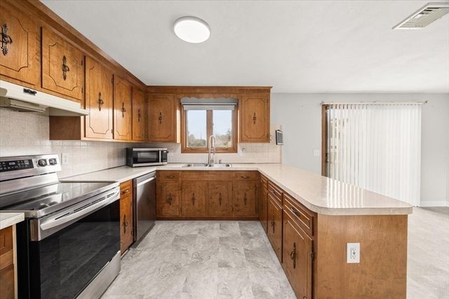 66 Mary Dr, Taunton, MA 02780
