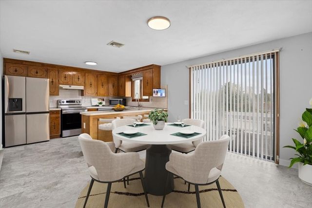 66 Mary Dr, Taunton, MA 02780