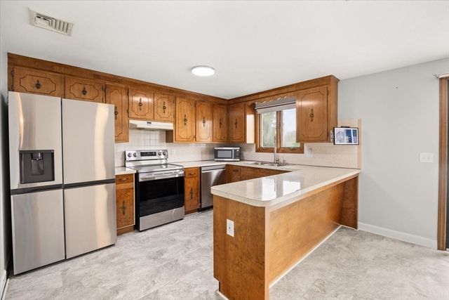 66 Mary Dr, Taunton, MA 02780