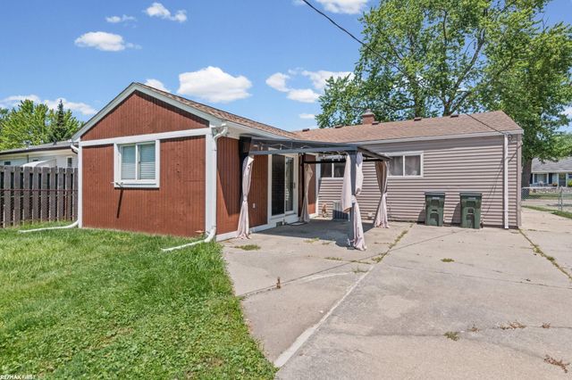 23112 Detour Street, St Clair Shores, MI 48082