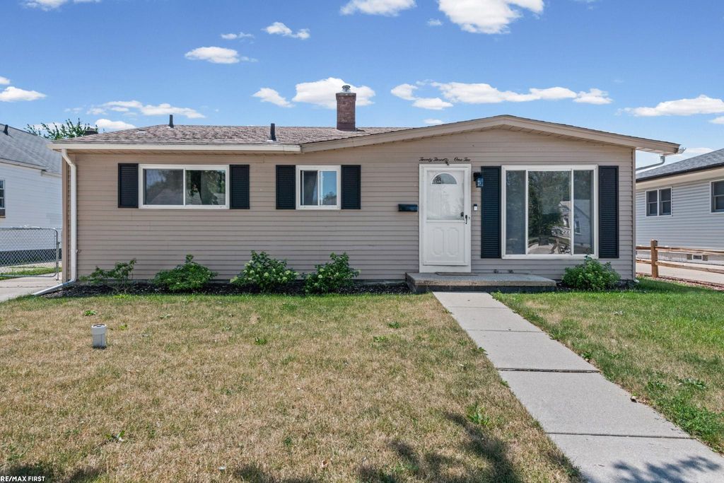 23112 Detour Street, St Clair Shores, MI 48082