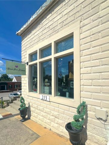 213 N Church St, Livingston, TN 38570