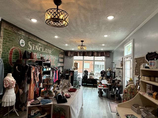 213 N Church St, Livingston, TN 38570
