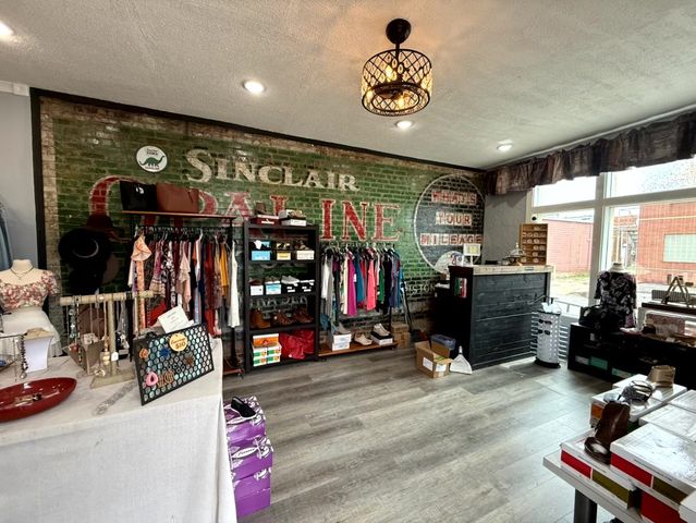 213 N Church St, Livingston, TN 38570
