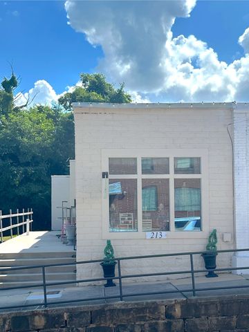 213 N Church St, Livingston, TN 38570
