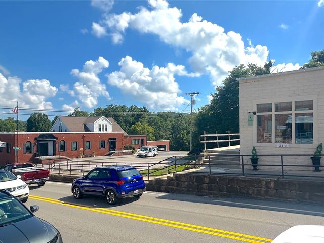 213 N Church St, Livingston, TN 38570