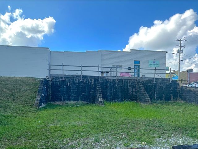 213 N Church St, Livingston, TN 38570