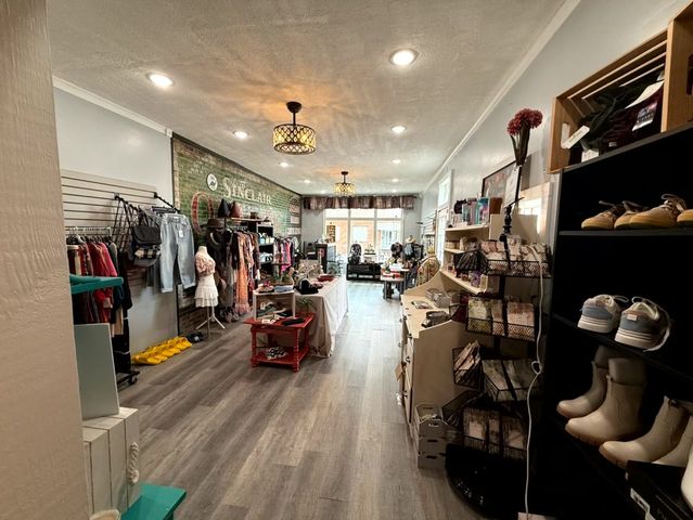 213 N Church St, Livingston, TN 38570