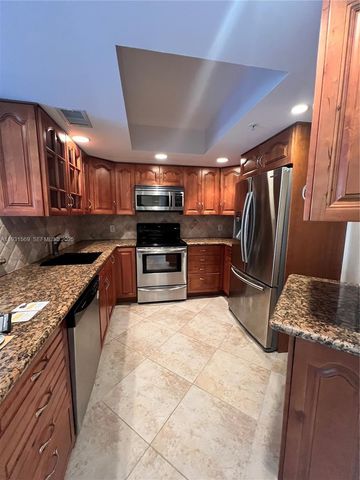 2021 SE 10th Ave 212, Fort Lauderdale, FL 33316