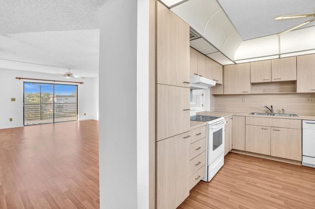 4930 E Sabal Palm Boulevard 409, Tamarac, FL 33319